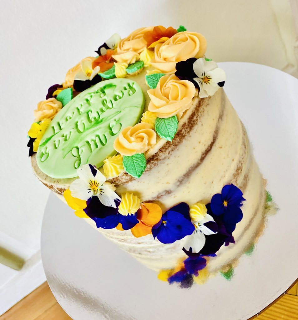 mfmcakes's tweet photo. So happy to be asked to make this 92nd Birthday cake ๐ and just love the way it turned out. ๐บ
The brief was โa cake, no lemon, no chocolate, not much icing, just a cakeโ. ๐ค
#birthdaycake #celebrationcake #seminakedcake #cake #92nd #edibleflowers #surreycakes #mfmcakes #surrey https://t.co/JwMZQKDpcw