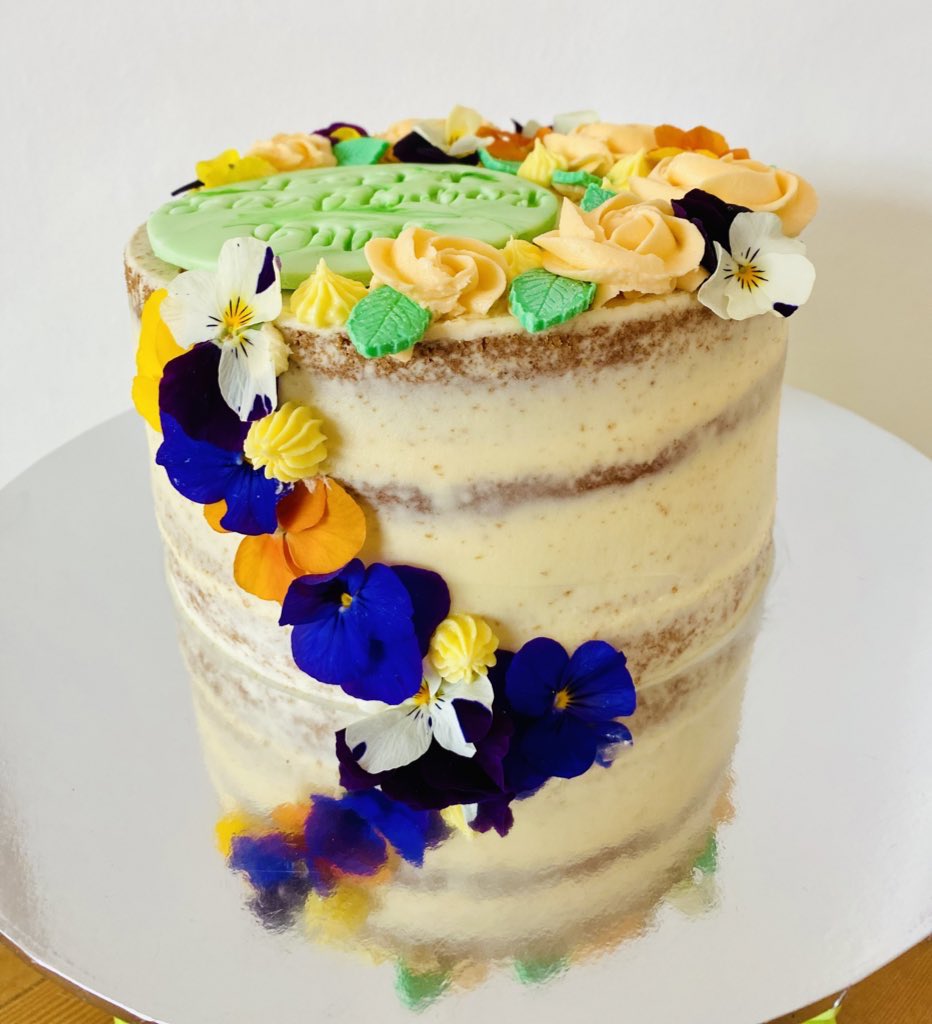 mfmcakes's tweet photo. So happy to be asked to make this 92nd Birthday cake ๐ and just love the way it turned out. ๐บ
The brief was โa cake, no lemon, no chocolate, not much icing, just a cakeโ. ๐ค
#birthdaycake #celebrationcake #seminakedcake #cake #92nd #edibleflowers #surreycakes #mfmcakes #surrey https://t.co/JwMZQKDpcw