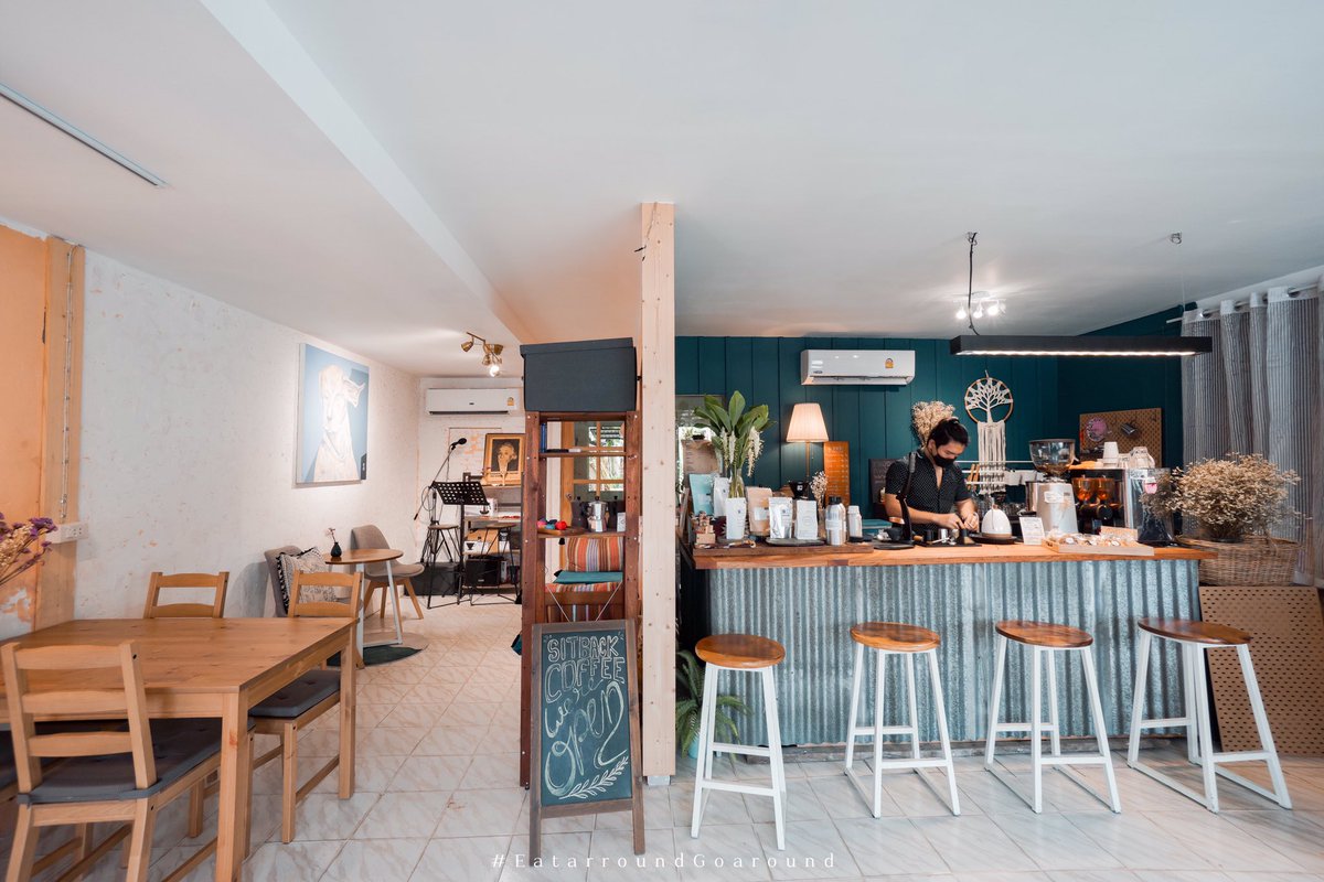 ZamJessada's tweet photo. คาเฟ่น่ารัก กาแฟเข้ม ขนมอร่อย สายเฟ่ห้ามพลาด @aroii #café #thailand #travel #travelling #happy #phuket #SitBackSlowBar #cafephuket #cafehopping #thailand #คาเฟ่ภูเก็ต #รีวิวภูเก็ต #เราเที่ยวภูเก็ต 
#EatarroundGoaround #กินไปทั่วยั่วไปเรื่อย https://t.co/WLKruZNnjg