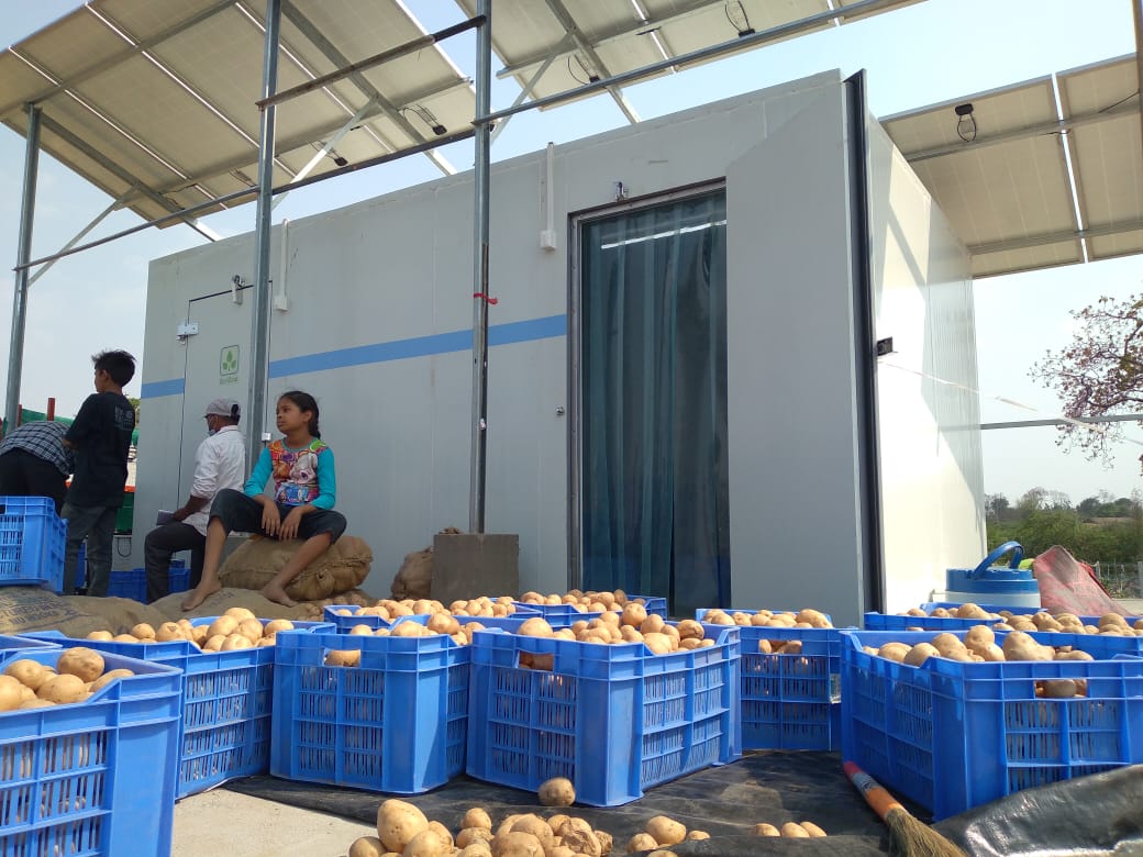 coolcroptech's tweet photo. How many potatoes are too many potatoes?🥔
Headed by Nitaben, this women farmer federation in Gujarat is currently utilizing the new CoolCrop solar cold storage to store potatoes.
@cinicell
#Coldstorage #Potatos #Potatofarmer #SheFarms #SolarColdStorage https://t.co/1FmsOOJVh0