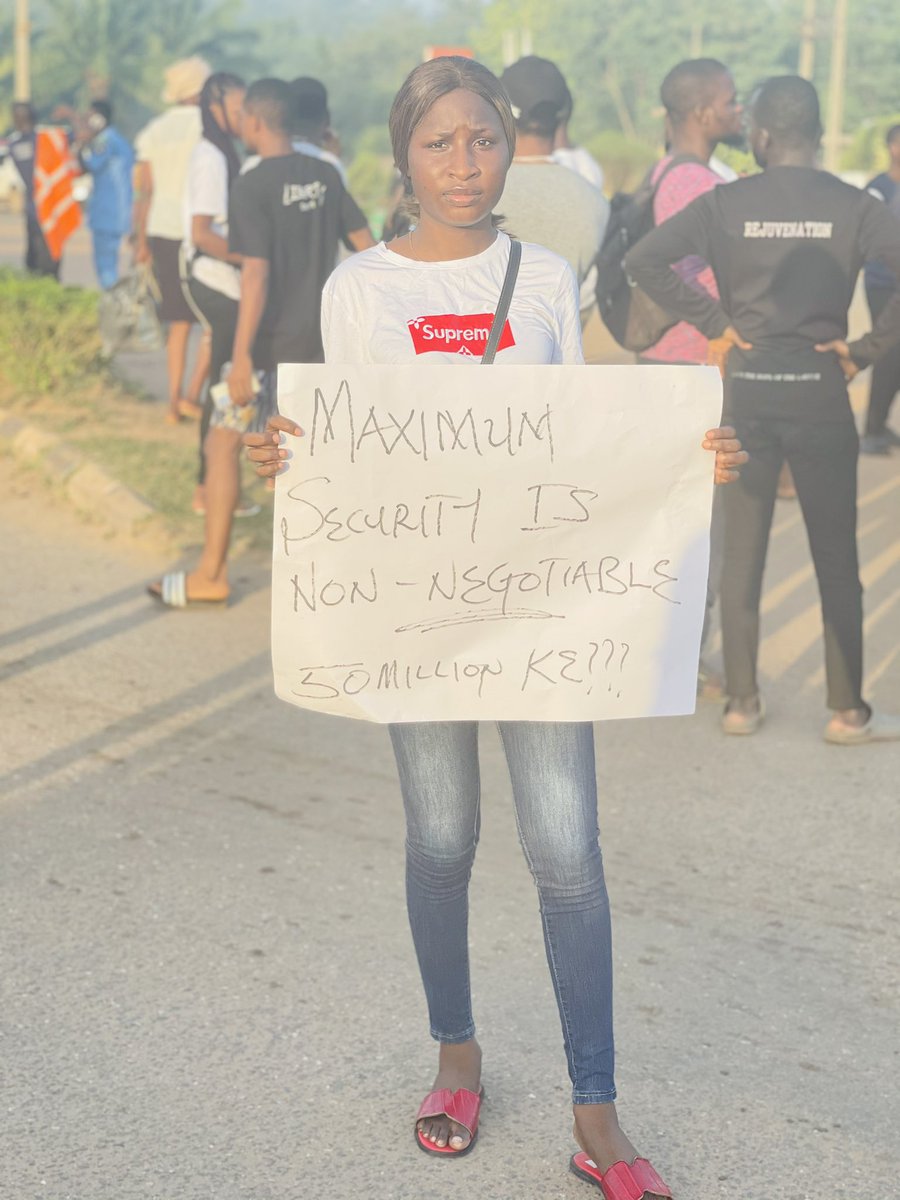 We just want to feel safe in our so called Father Land😫😫😪.   #freeourSTUDENTS
#freenathanielolayinka
#freeFUNAABite