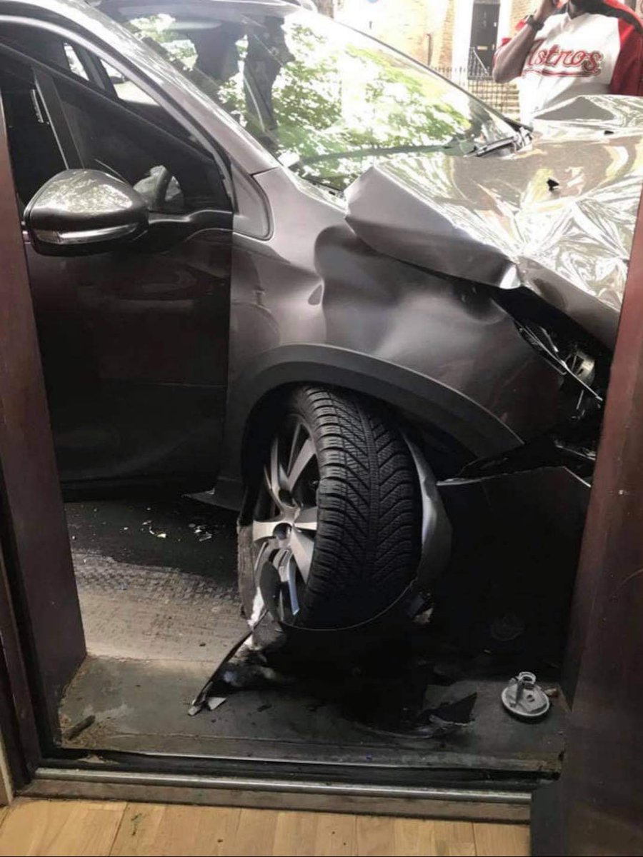 KXdogshame's tweet photo. So it's not poop, but on our doorstep on Kings Cross Road where the poop used to be - this white van happened early yesterday morning, and the black one early one Saturday morning almost exactly two years ago https://t.co/gXZzeu9fb2