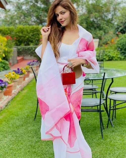 SvnTimes's tweet photo. Blessing your feed with these amazing pictures of boss lady #RubinaDilaik 😍😍

#RubinaDilaik #RubiHolics @RubiDilaik https://t.co/Pm91Fs4jlF