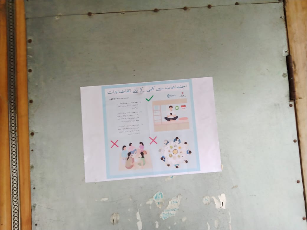 Rifa_e_Aam's tweet photo. #IndianArmyForAwaam reached out to the locals of #Kalantrapayeen #watargam to spread awareness on #coronavirus and assist them in the #FightAgainstCOVID19 #posters were pasted at important places in the villages. #KashmirFightsCovid #IndiaFightsCOVID19 https://t.co/XmUXMA2XpK