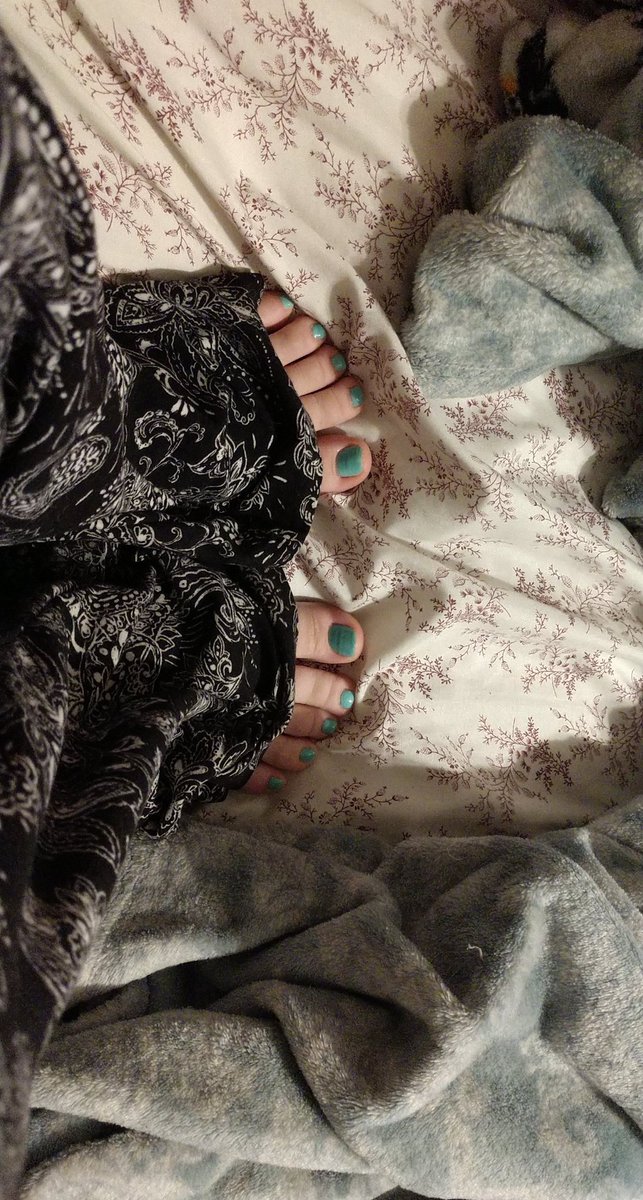 ElleMoonGoddess's tweet photo. Who wants to buy some feet pics 
FinDom FeetFetish Feet worship https://t.co/mgyJ47ffdB
