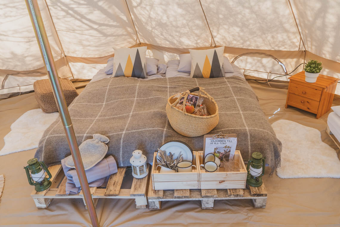 paradisefoundde's tweet photo. Frei nach dem Motto: “Wenn wir nicht nach #Skandinavien können, dann muss Skandinavien eben zu uns kommen” enstand 2020 die zündende Idee zu Oetdoor. Ein #Glamping-Camp, in dem skandinavische Outdoorliebe, Design und Lebensgefühl aufeinander treffen. 
https://t.co/l1pVr2OdJG https://t.co/dwQILW8nf4