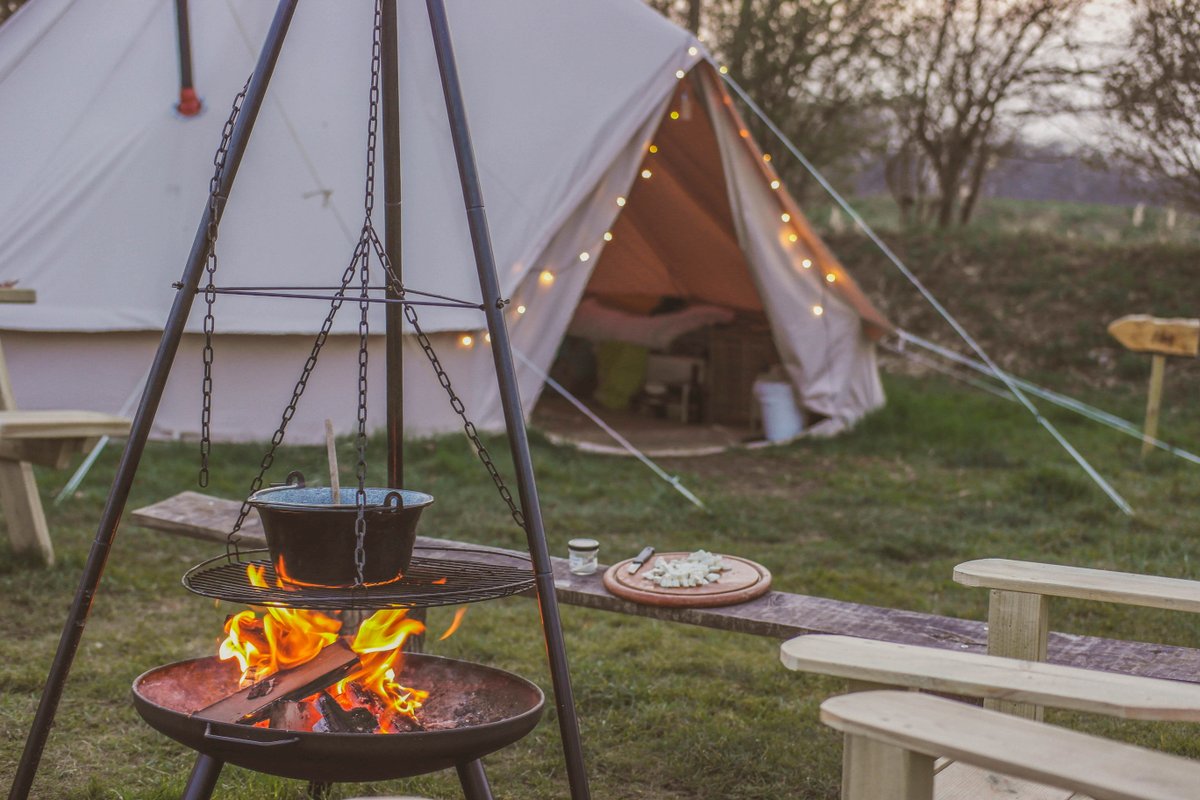 paradisefoundde's tweet photo. Frei nach dem Motto: “Wenn wir nicht nach #Skandinavien können, dann muss Skandinavien eben zu uns kommen” enstand 2020 die zündende Idee zu Oetdoor. Ein #Glamping-Camp, in dem skandinavische Outdoorliebe, Design und Lebensgefühl aufeinander treffen. 
https://t.co/l1pVr2OdJG https://t.co/dwQILW8nf4