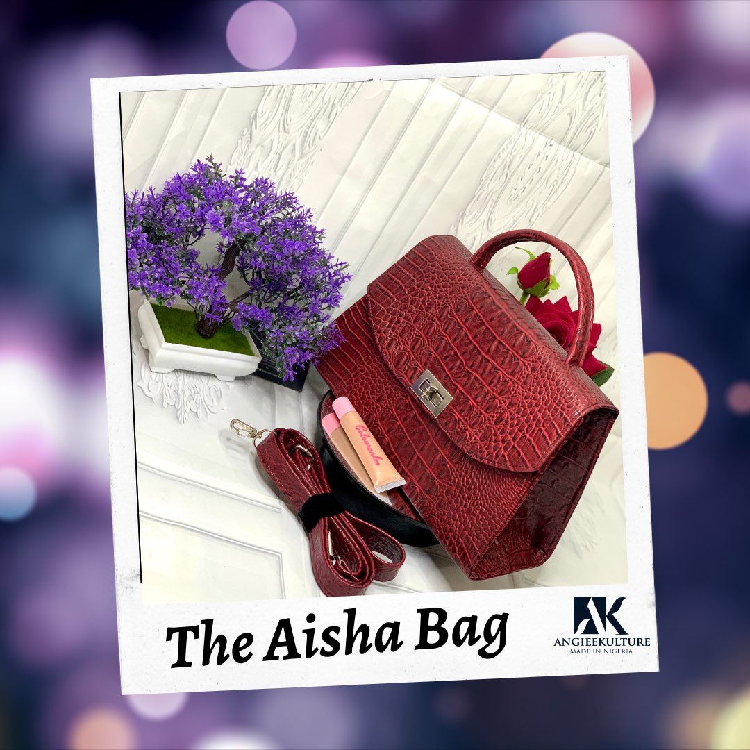 angieekulture's tweet photo. NEW IN‼️‼️‼️‼️‼️

Introducing “The Aisha Bag”

📍Red
📍Black
📍Navy Green

Price: N12,500

All orders placed on btw 24th May &amp; 28th May on this bag comes with a free squeezed lipgloss from @colourealm_ https://t.co/RIV4UEFUxj