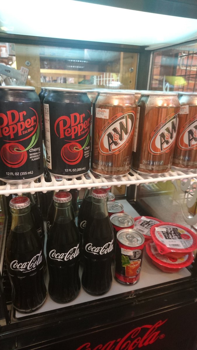 ヴィレッジヴァンガード西葛西 ５兆年ぶりにa Wルートビア入荷しました ドクターペッパー チェリー 瓶コーラ共々 光速で売れてます