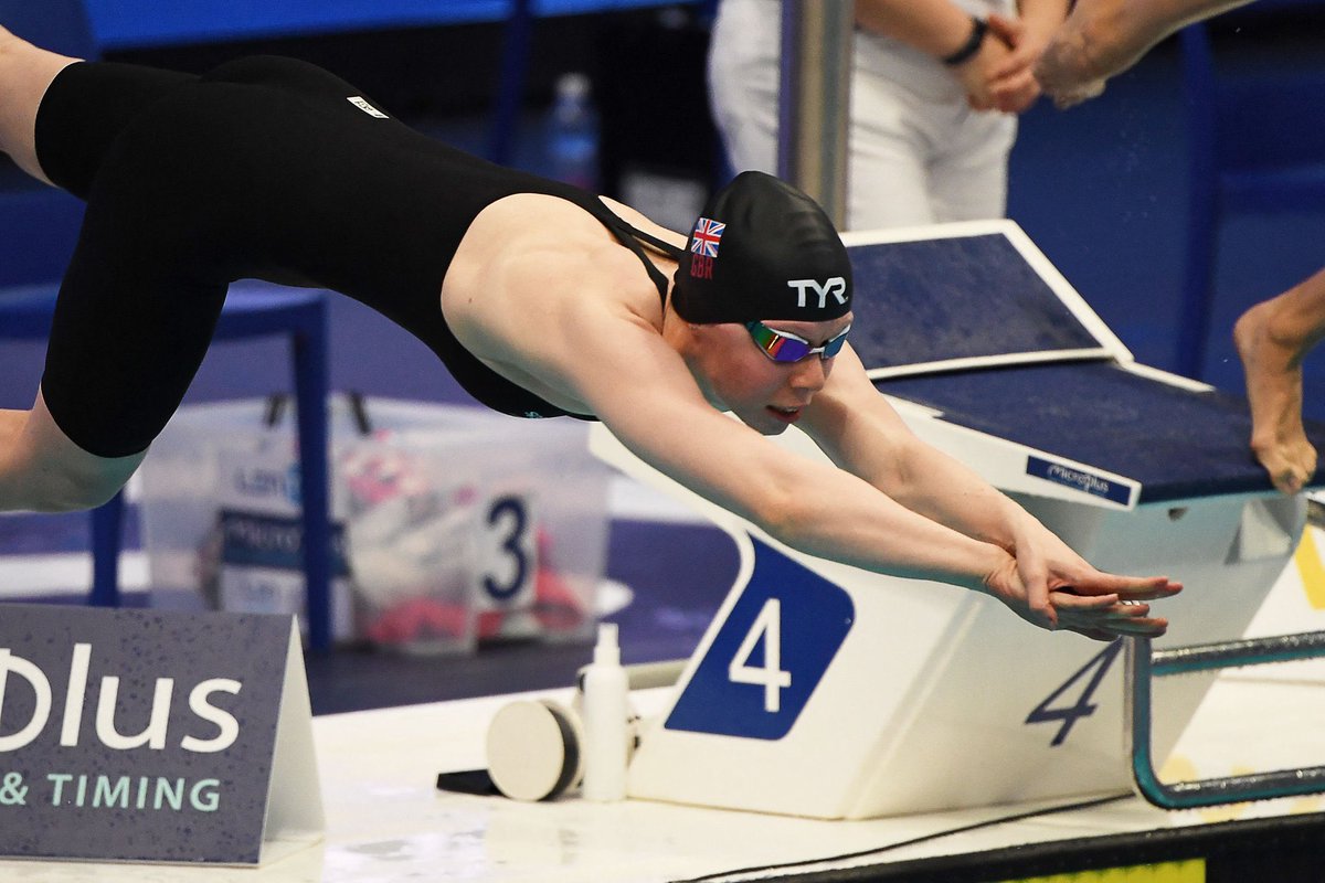 laurakjs99's tweet photo. Finishing off the week at the @LENaquatics champs with the 4x100 Medley Relay GOLD! 🤩 what a week, what a team 🇬🇧 @britishswimming 
Thank you for the amazing support from home @PlymouthLeander @PlymColSport. Time to get back to work @RobinArmayan 🔥 https://t.co/rkTP3kAh5I
