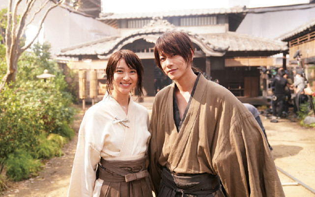 イオンシネマ 公式 予告 るろ剣ファン必見 6月4日より 映画 るろうに剣心 シリーズ5作をすべて網羅した るろうに剣心 X Edition 縦 2 800円 が上映劇場にて発売予定 初公開となる本編写真やメイキング写真が盛りだくさん イオンシネマ 公式 予告 るろ剣ファン必見 6月4日より 映画 るろうに剣心 シリーズ5作をすべて網羅した るろうに剣心 X Edition 縦 2 800円 が上映劇場にて発売予定 初公開となる本編写真やメイキング写真が盛りだくさん