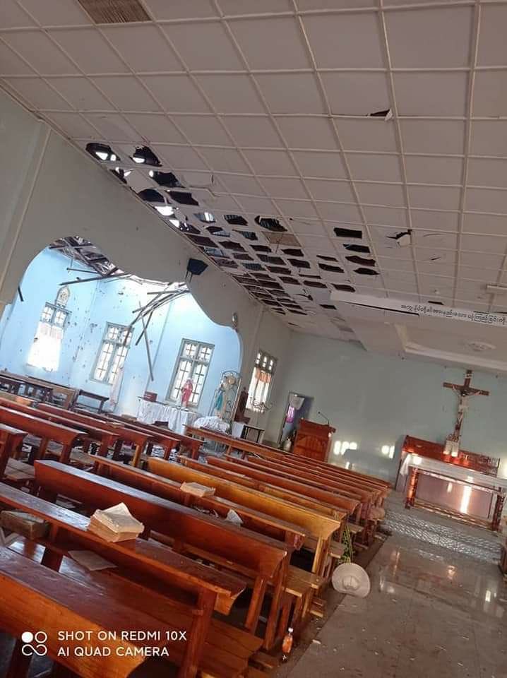 nslwin's tweet photo. LOIKAW, Karenni (Kayah) State:

4 (a man &amp; 3 women) killed &amp; at least 8 injured on May 23 night as Terrorists (Myanmar security forces) fired into a Church in Kayan Thar Yar, Nwar La Poe village where the civilians are taking refuge.

#May24Coup #WhatsHappeningInMyanmar https://t.co/pWMcDuhzcc