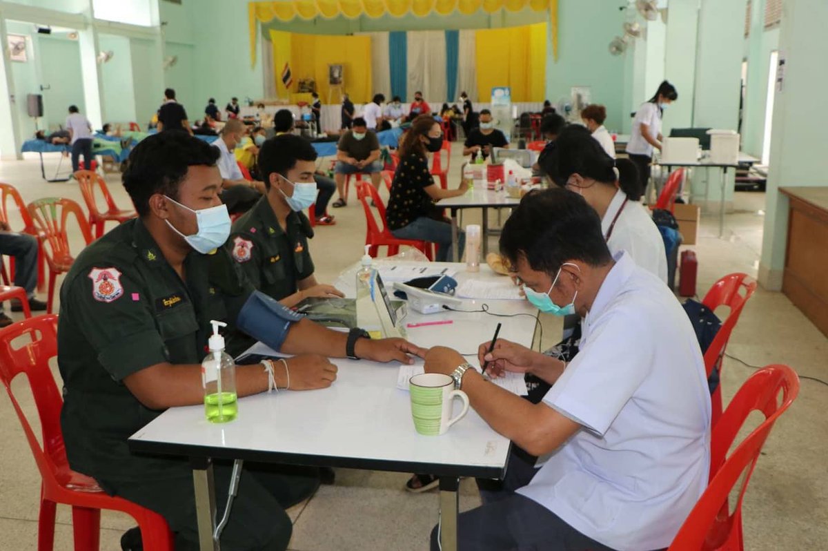 Army4PR's tweet image. เมื่อวันที่ 24 พ.ค.64 นศท.มทบ.45 (รด.จิตอาสา)"
ร่วมบริจาคโลหิตช่วยชาติ "รวมเลือดเนื้อชาติเชื้อไทย ณ ที่ว่าการอำเภอบ้านนาเดิม จ.สุราษฎร์ธานี
#กองทัพภาคที่4