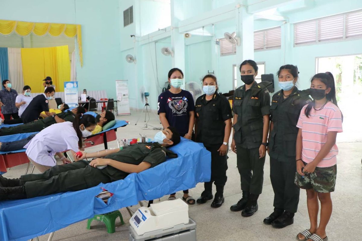 Army4PR's tweet image. เมื่อวันที่ 24 พ.ค.64 นศท.มทบ.45 (รด.จิตอาสา)"
ร่วมบริจาคโลหิตช่วยชาติ "รวมเลือดเนื้อชาติเชื้อไทย ณ ที่ว่าการอำเภอบ้านนาเดิม จ.สุราษฎร์ธานี
#กองทัพภาคที่4