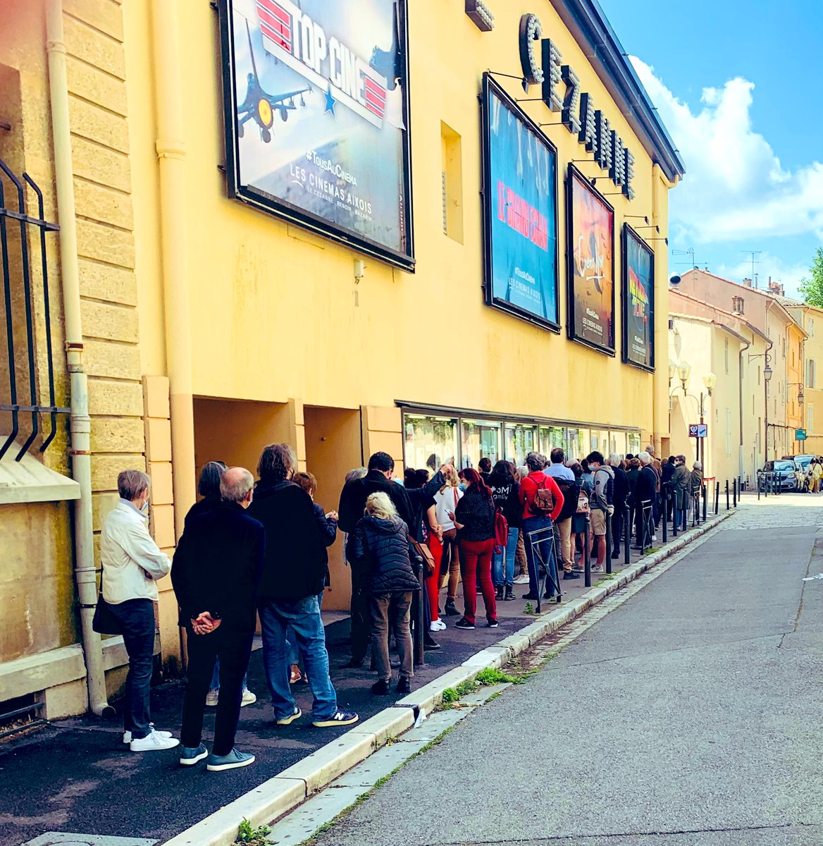 cinemasaixois's tweet photo. Les jours se ressemblent depuis la réouverture....Vous êtes nombreux à retrouver les salles de cinéma.
Vous êtes heureux.....et nous aussi !
#Vivelecinéma https://t.co/0qpvqZNEr6