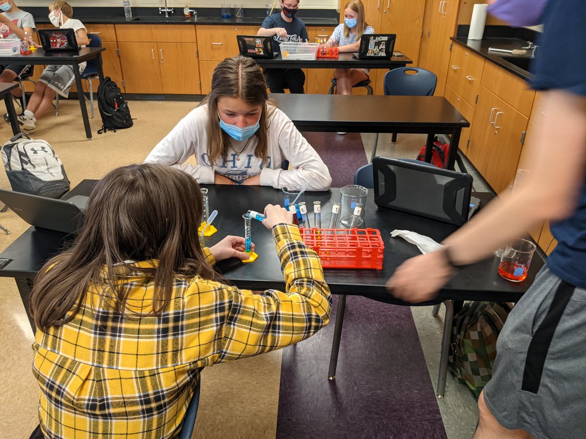 Biology sts working on combining and measuring liquids as they prepare for Chemistry next year! #NGC2024
