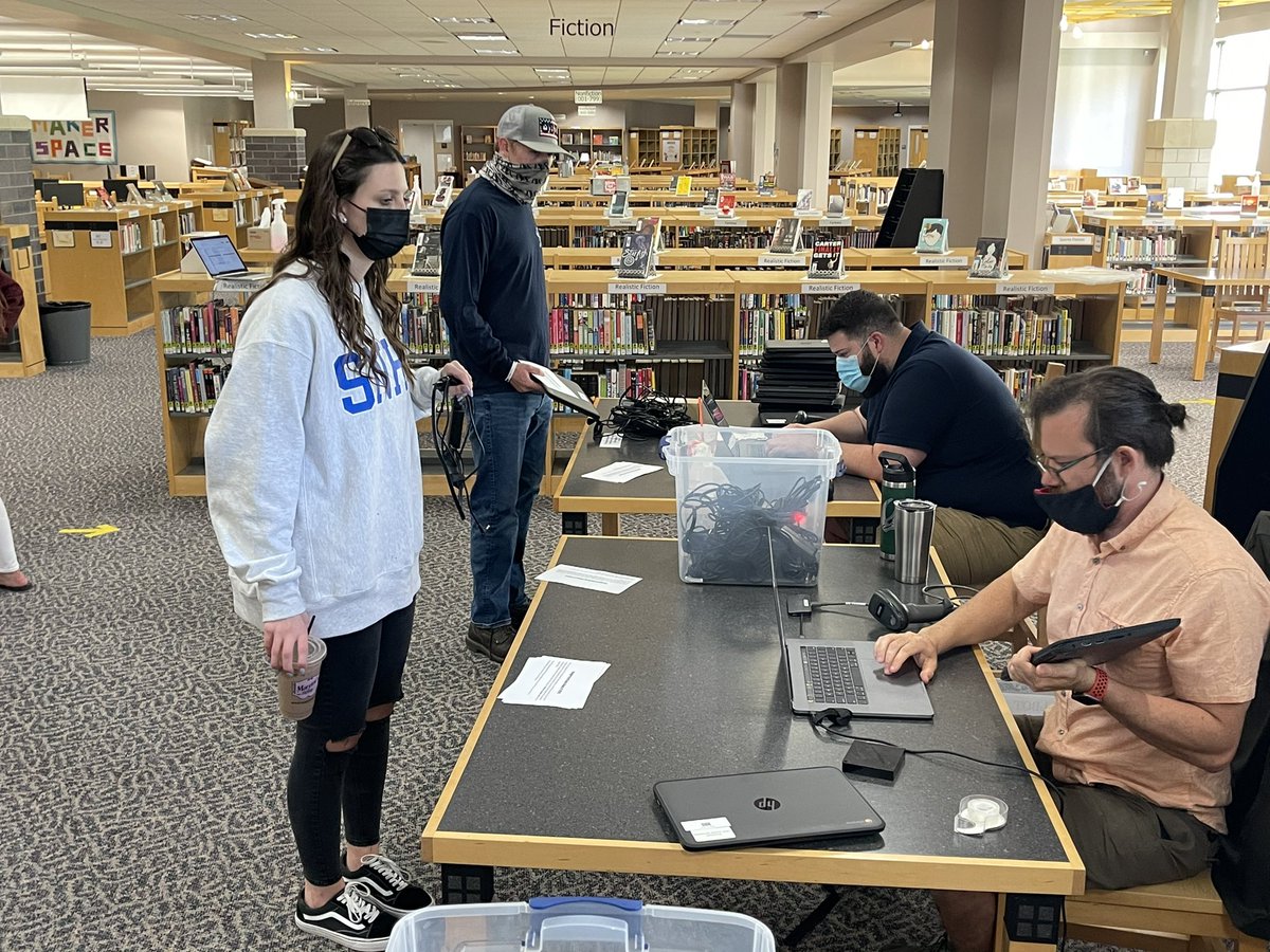 brettelindholm's tweet photo. Senior Chromebook return today! These were the first students to receive devices in our first rollout back in 2018! #wpsedtech https://t.co/ouWWzOCgAh