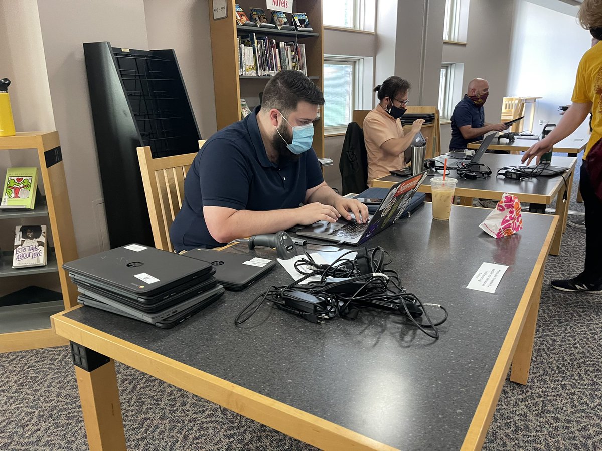 brettelindholm's tweet photo. Senior Chromebook return today! These were the first students to receive devices in our first rollout back in 2018! #wpsedtech https://t.co/ouWWzOCgAh