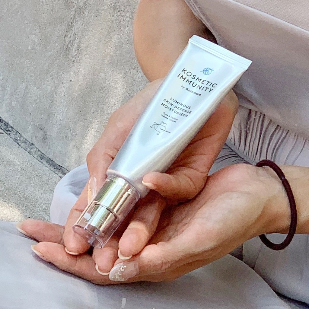 JKosmmune's tweet photo. If you haven't tried our moisturizer, now is your chance. This moisturizer will keep you skin plump and dewy all day long!💦

#jkosmmune #springskincare #intothegloss #kosmeticimmunity #moisturizer #betaglucan #igskincare #skincarejunkie #kbeautyaddic… https://t.co/0WrGaz06IH https://t.co/V3rh5LVN3i