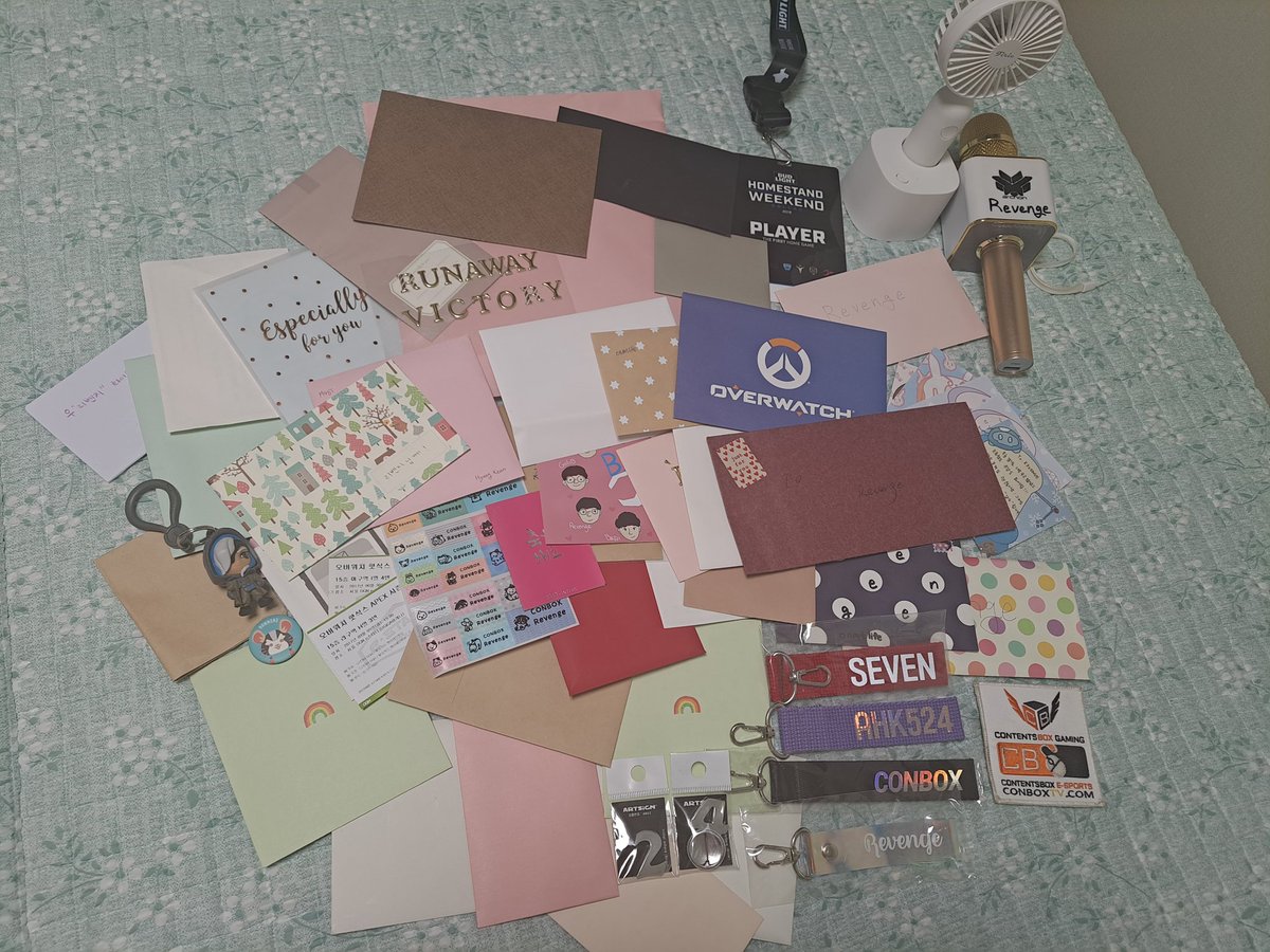 오늘 생일이였는데 찾다보니 그동안 받았던 모든 편지들 좋은 추억으로 남기겠습니당 ㅎㅎ
그동안 진짜 너무너무 감사했구 
저는 6월 7일에 입대를 합니당 !
보잘것없는 사람 응원해주셔서 좋은기억 남겨주셔서 감사합니다.
저는 행복한 사람이였네요 ㅎㅎ
그럼 bye . . .