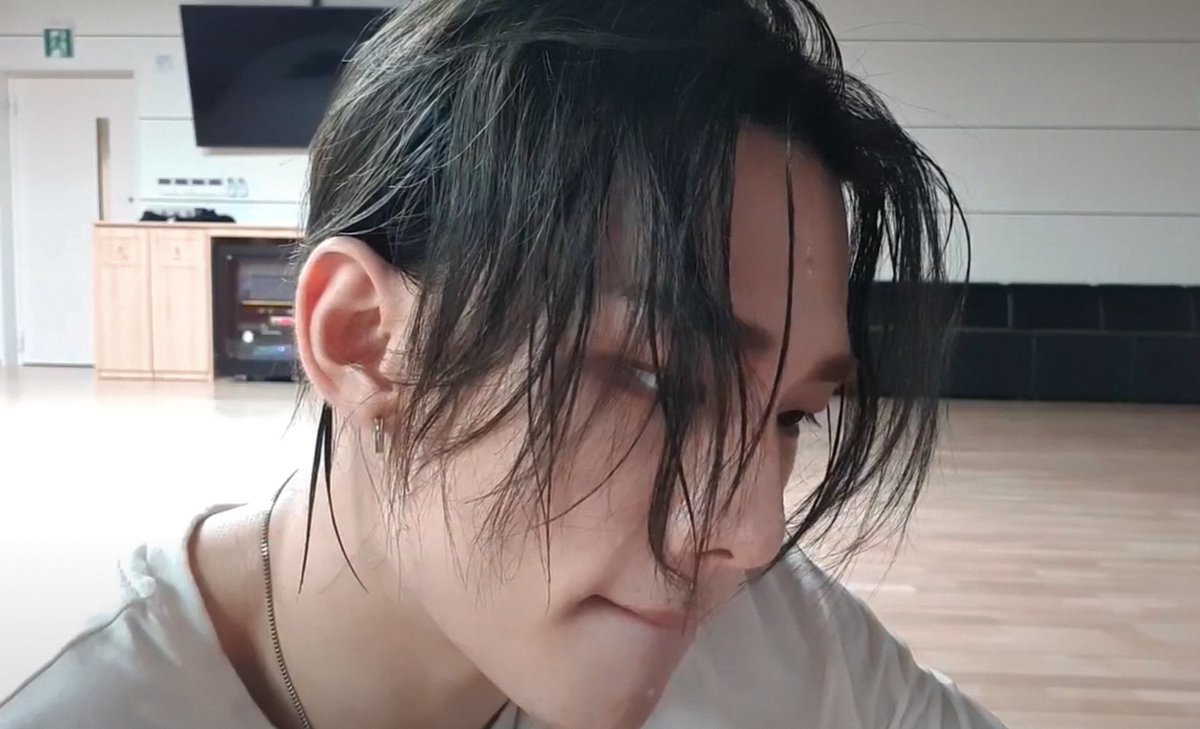 hyunjinpost's tweet image. 