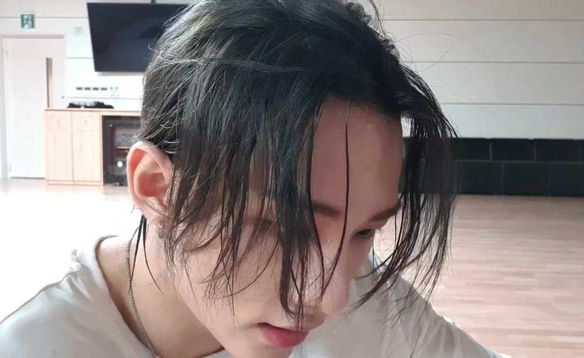 hyunjinpost's tweet image. 