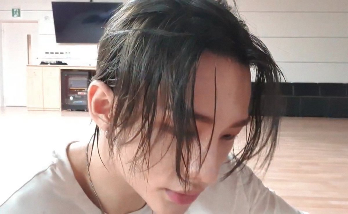 hyunjinpost's tweet image. 