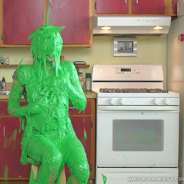 wamlanta's tweet photo. Ok #sploshers, I have a question. When the "official recipe" of a certain green slime calls for baby shampoo, what is it's purpose? Is it to thicken? And if so,why not add some other edible agent? https://t.co/T53k5xsaXo