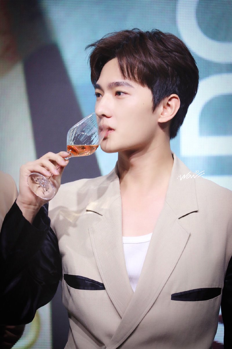 HappyTinking's tweet photo. 🥂
#Chandron
#yangyangᏊˊꈊˋᏊ #杨洋
#yangyang𓃙 #YangYang杨洋
#yangyang https://t.co/RZwWzL5xYg