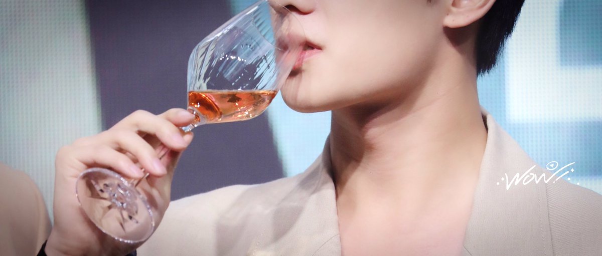 HappyTinking's tweet photo. 🥂
#Chandron
#yangyangᏊˊꈊˋᏊ #杨洋
#yangyang𓃙 #YangYang杨洋
#yangyang https://t.co/RZwWzL5xYg