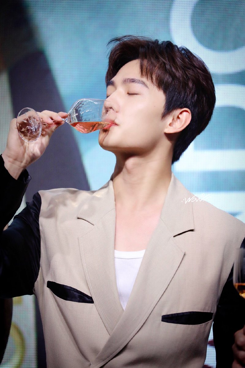 HappyTinking's tweet photo. 🥂
#Chandron
#yangyangᏊˊꈊˋᏊ #杨洋
#yangyang𓃙 #YangYang杨洋
#yangyang https://t.co/RZwWzL5xYg