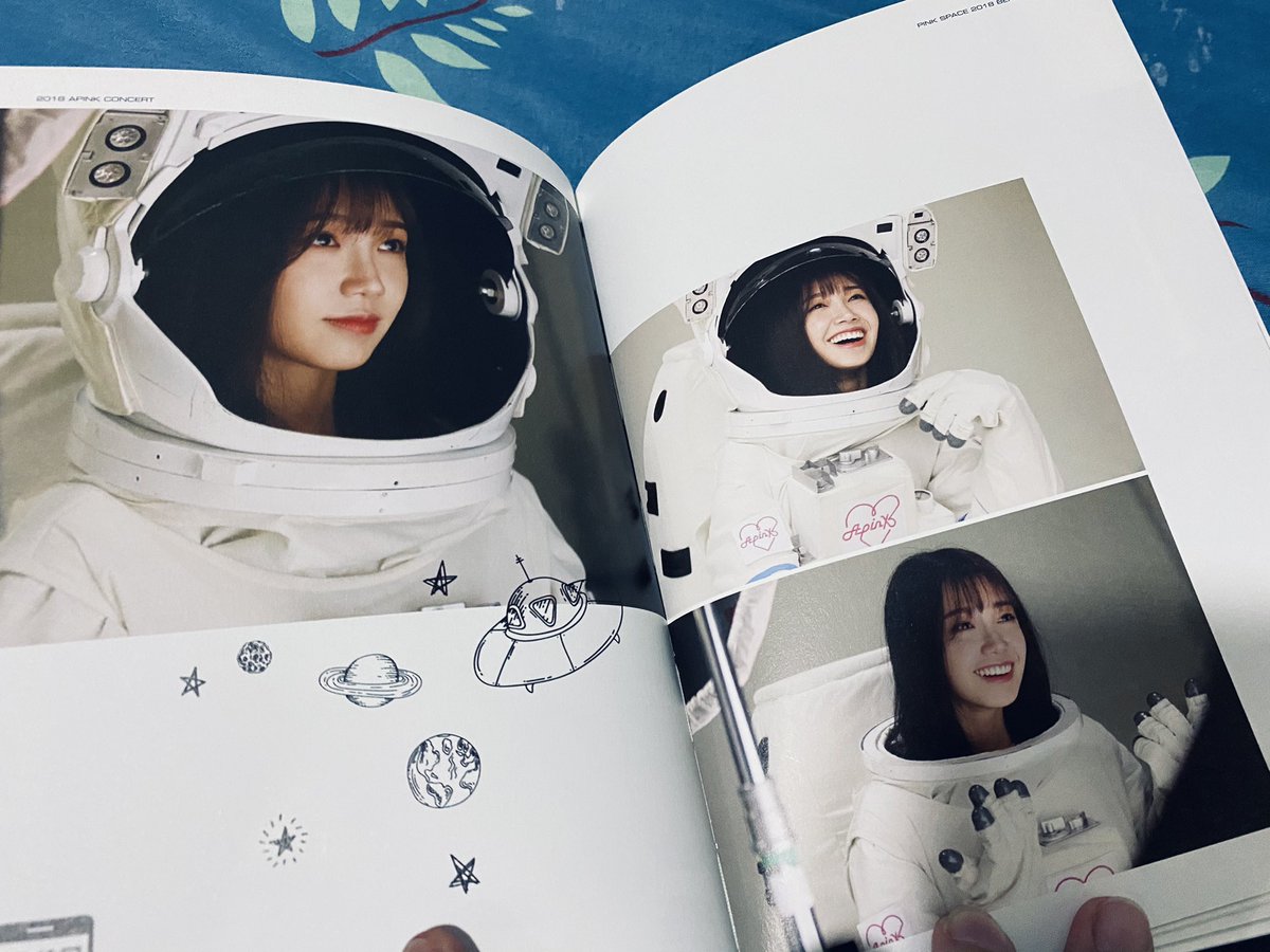 edalski's tweet photo. One of Apink’s cutest concept 💕💕💕
#PinkSpace #2018ApinkConcert https://t.co/DEJ8Hvir9j