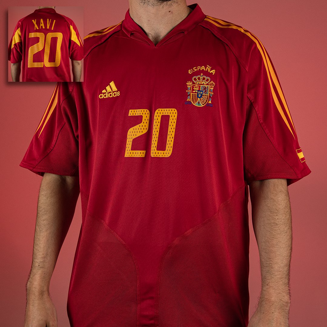 Spain Home football shirt 2002 - 2004.