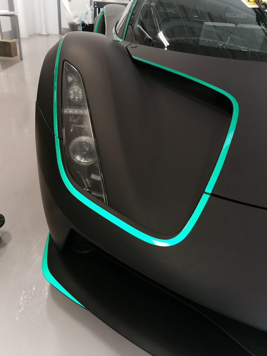 TotallyDynamic's tweet image. A little glimpse behind the scenes as our team in #Norfolk wrapped @lotuscars Evija electric hypercar for the @BBC_TopGear magazine test drive.  A real pinch-me project!

#vehiclewrapping #hypercars #ElectricVehicles #topgear #lotus