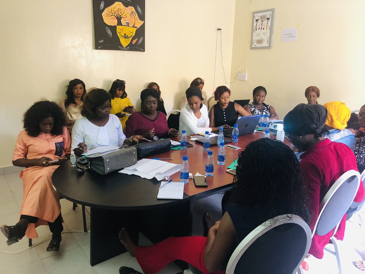 DiemeDieyna's tweet photo. Deuxième jour de formation avec @YWASN sur le féminisme et le plaidoyer avec le projet »Amplifier la voix des jeunes filles leaders «
@ipbfpananetugri 
@OulimataSarr 
@MFFG_SN 
@UNFPA_WCARO 
@mabinguengom1 
@GenEgaliteFR 
#Senegal 
#kebetu https://t.co/ZPRVXkRs1D