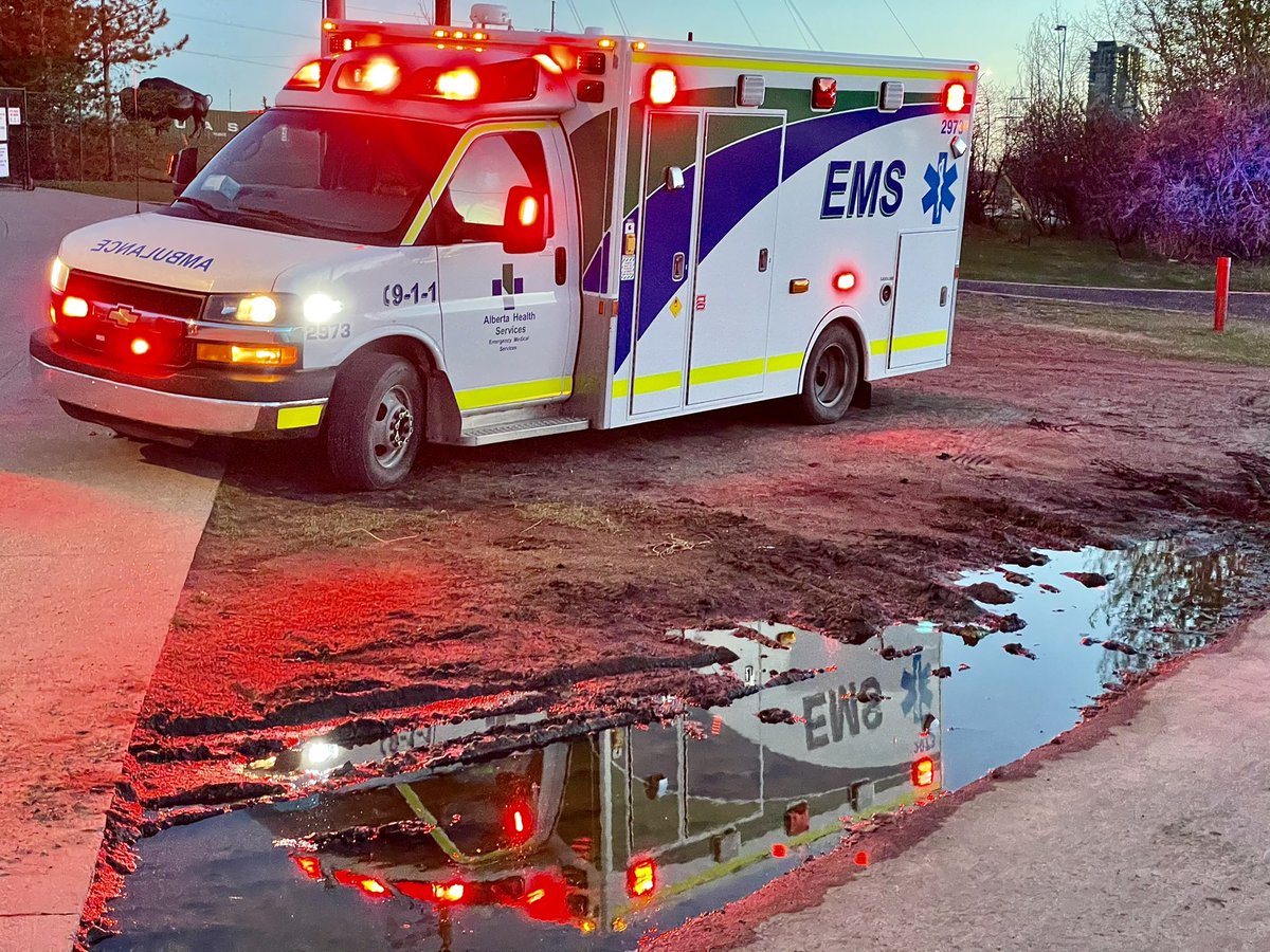 CPSSgtMartin's tweet photo. We are lucky to have incredible paramedics serving our community, the quality of care, medical expertise &amp; technology that they bring to a call is mind blowing, and deserving of recognition not just on #ParamedicServicesWeek, but every single day. #PSWeek2021 #yyc @ahs_ems https://t.co/aQWDDYmRV6