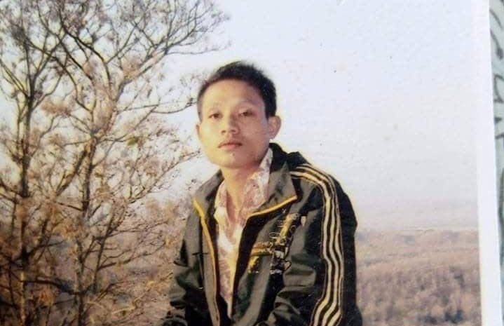 KO ZEYAR WIN, 36, from Myo Thit Tsp, Magway Region, was shot dead by Terrorists (Myanmar security forces) on May 23 night. He was on a motorcycle, going back to home from his work in Taungdwingyi. 
#May24Coup #WhatsHappeningInMyanmar