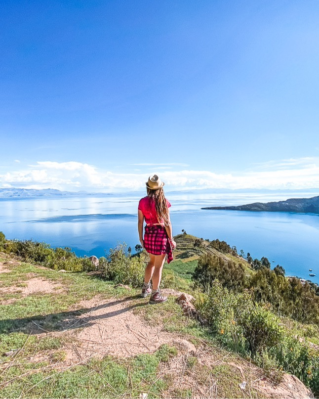 WalkabootTravel's tweet photo. Same shirt, same boots, same plaid (Canadian) flannel wrapped around my waist. Welcome to backpacking and its realities.  

I don't mind wearing the same clothes for 3-6 months at a time. I guess it can get a little boring, things can get a little stretched out and beaten up, but https://t.co/i4fCDKwdPg