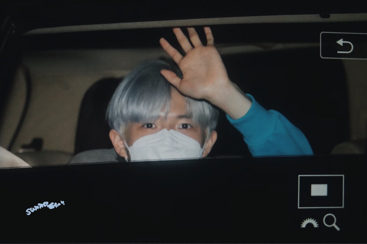 SummerEar0527's tweet photo. 210524  퇴근 
#김재환 #KIMJAEHWAN https://t.co/EQafkH0PEo