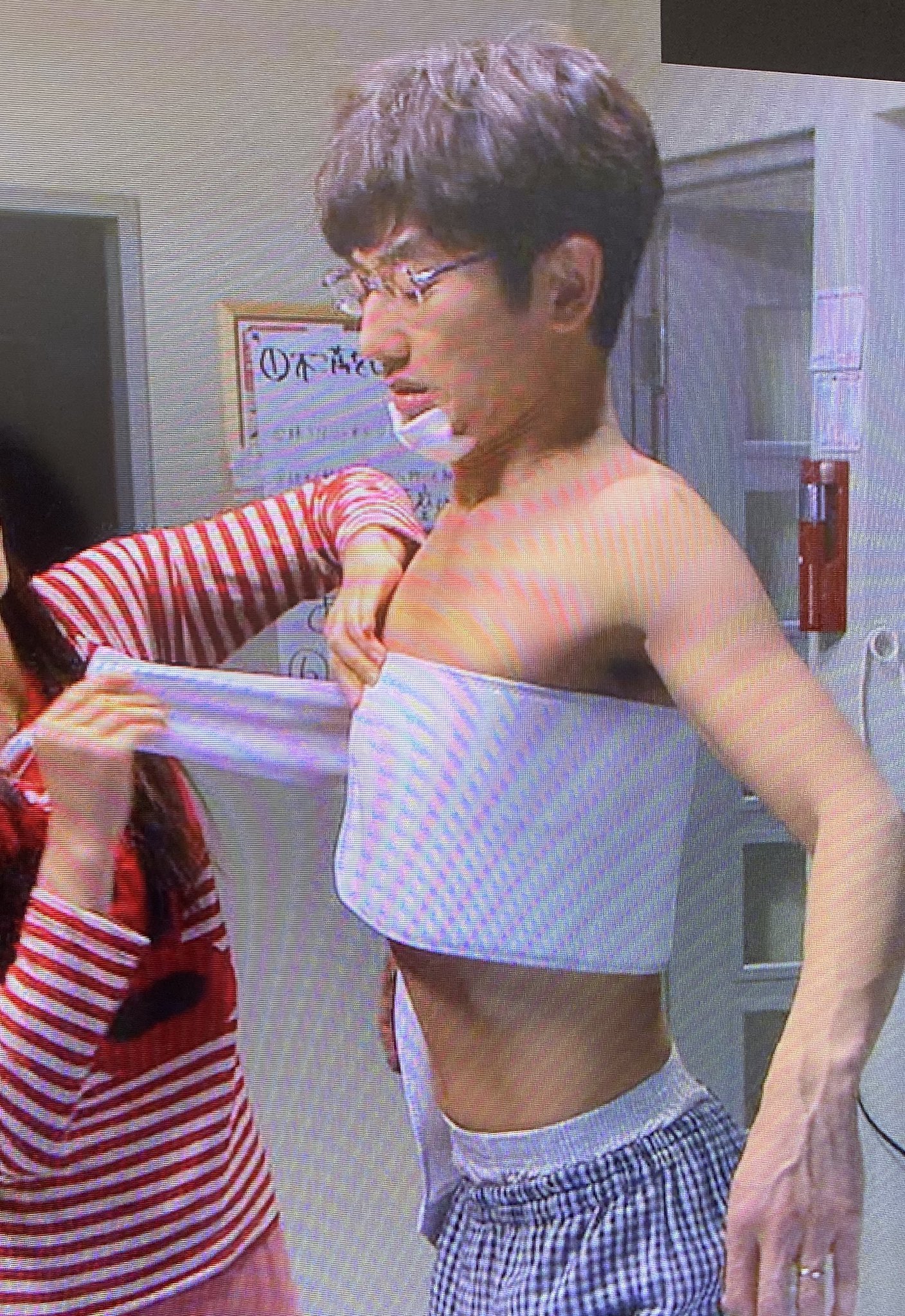 ゔぉるけ リコカツ のドラマ放送中に瑛太の過去のドラマ再放送で 最高の離婚 過去にも離婚のドラマに出てたのね どちらもひと癖もふた癖もある役で どちらも全然タイプが違っておもしろい そしてこの筋肉の違いに驚く T Co Hcethkkjgs