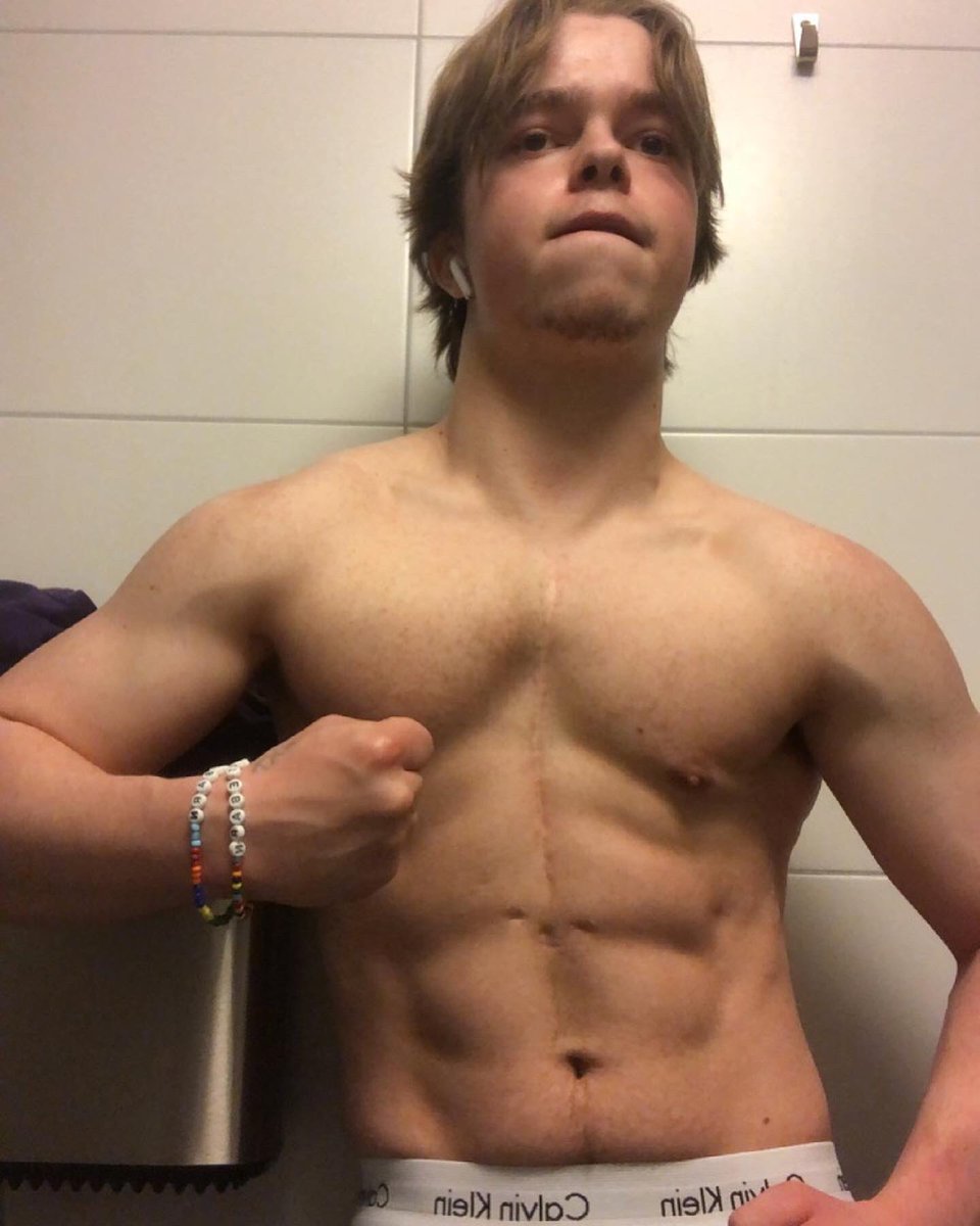 TheFatalSling's tweet photo. POV: You’re an unemployed JoJo fan so you said fuck it and started going to the gym every day https://t.co/PmtT0MsAfH