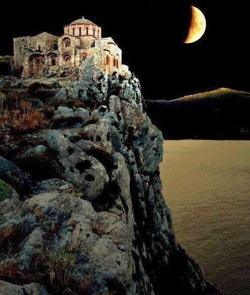 Greekculture2's tweet photo. Greek orthodox churches architecture 🇬🇷☦️ #greek #orthodox #greekorthodox #greece #beautiful #greeks #greekculture #greekarchitecture #architecture #orthodoxgreece #church #greekchurch #tradition #traditional https://t.co/UEiwhqPitO