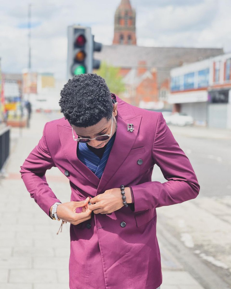 elskerblog's tweet photo. Do you ever just notice your pants or clothes don’t fit all of a sudden? Putting together this look today was quite daunting... the initial look couldn’t come through cos mans added weight and couldn’t Fit his pants but was bent on wearing that vest. What do you think on a 1-10? https://t.co/M6Tq8unObb