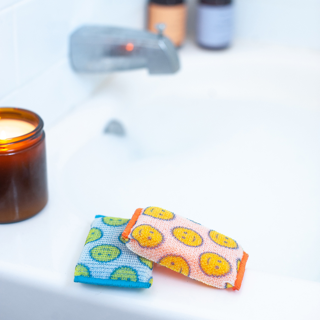 scrubdaddy_uk's tweet photo. Even Scour Daddy deserves a relaxing soak in the bath ๐ #ScrubDaddy #ScourDaddy #Sink #Home #WashingUp #Cleaning #Hinching #Hinchers #MrsHinchHome #BathTime #Relax #BeKind https://t.co/jzrylumF6t