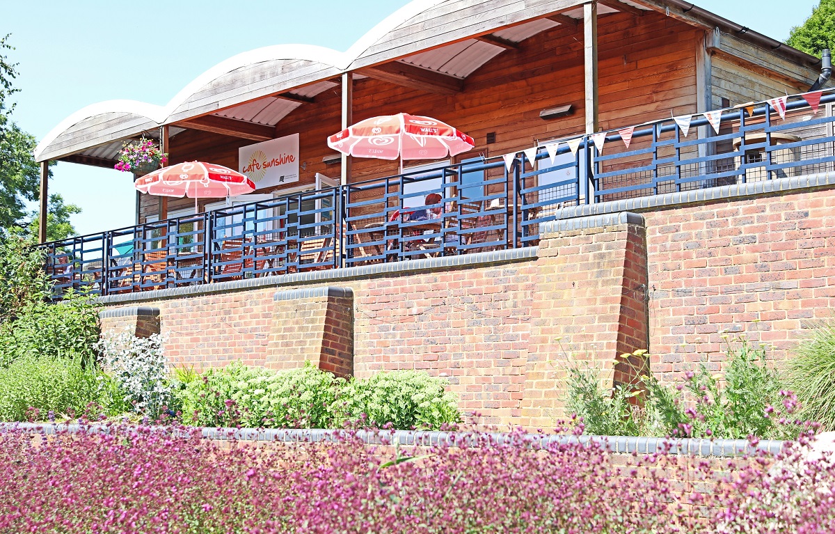 Café Sunshine has reopened!

Come and enjoy a coffee and cake in Diamond Jubilee Gardens overlooking the River Thames in Twickenham.

Open 7 days a week from 10am to 5pm.