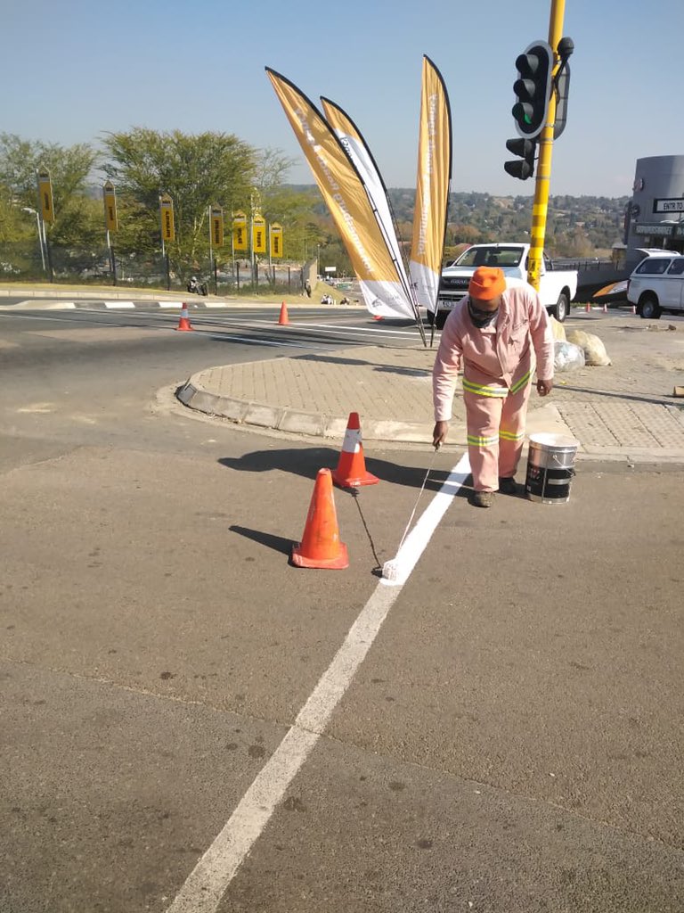 MyJRA's tweet photo. #WeServeJoburg #JRAInAction Teams doing road markings to ensure roads are safer and visible on Leeuwkop road in Sunning Hill, Region A. @GeoffMakhubo @NHMakhuba @CityofJoburgZA @CoJTransport https://t.co/mz8lr4nRPH