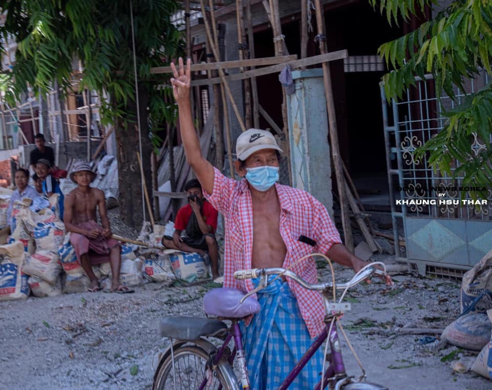 IrrawaddyNews's tweet photo. People rallied on motorbikes against military rule in #Monywa , #Sagaing  Region on Monday. (Photo: CJ) 

#WhatsHappeningInMyanmar https://t.co/PB5O85UOJ9