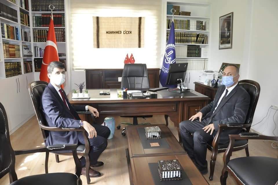 SiverekMftlk's tweet photo. إنا لله وإنا إليه راجعون
Biz Allah'a aidiz ve ona döneceğiz.
Siverek İlçe Kaymakamımız Sayın Hasan ONGU kalp krizi sonucu Allah'ın rahmetine kavuşmuştur. Rabbim rahmetiyle muamele etsin cennetiyle mükafatlandırsın.
İlçemizin başı sağolsun.
Ailesine ve sabrı cemil diliyoruz. https://t.co/AGV0veD8P5