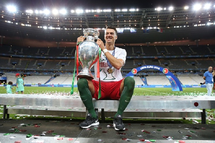 FootyAccums's tweet photo. José Fonte:

- At 24, rebuilt his career in lower divisions in England after being rejected by clubs in Portugal
- Promoted to the EPL at 28
- Portugal debut at 30
- European champion at 32
- Ligue 1 champion at 37 as captain of Lille

What a journey 👏👏👏

[Via @futebolfactory] https://t.co/ZU252RnnwE