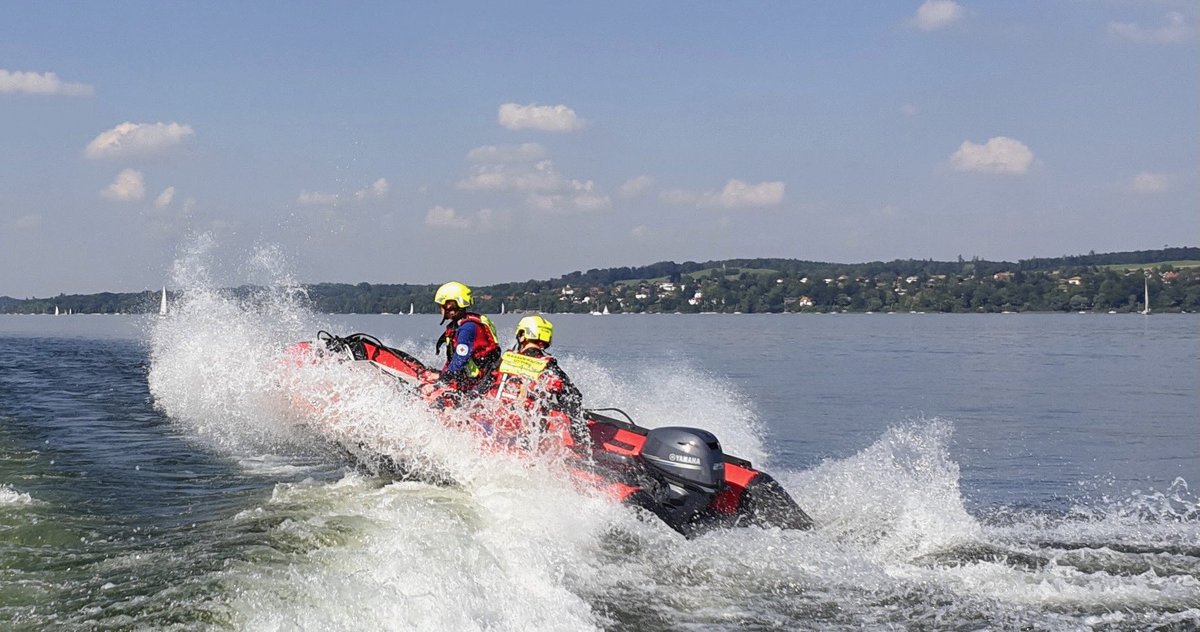 WaWaUtting's tweet photo. Rettung in letzter Sekunde: Vier Personen unter gekentertem Boot eingeschlossen. Mehr unter:
https://t.co/g7v96lSlX7 #wasserwacht #ammersee #utting https://t.co/9Aa9YEfcIE
